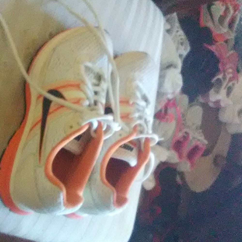 Sneaker - Picture 3 of 4